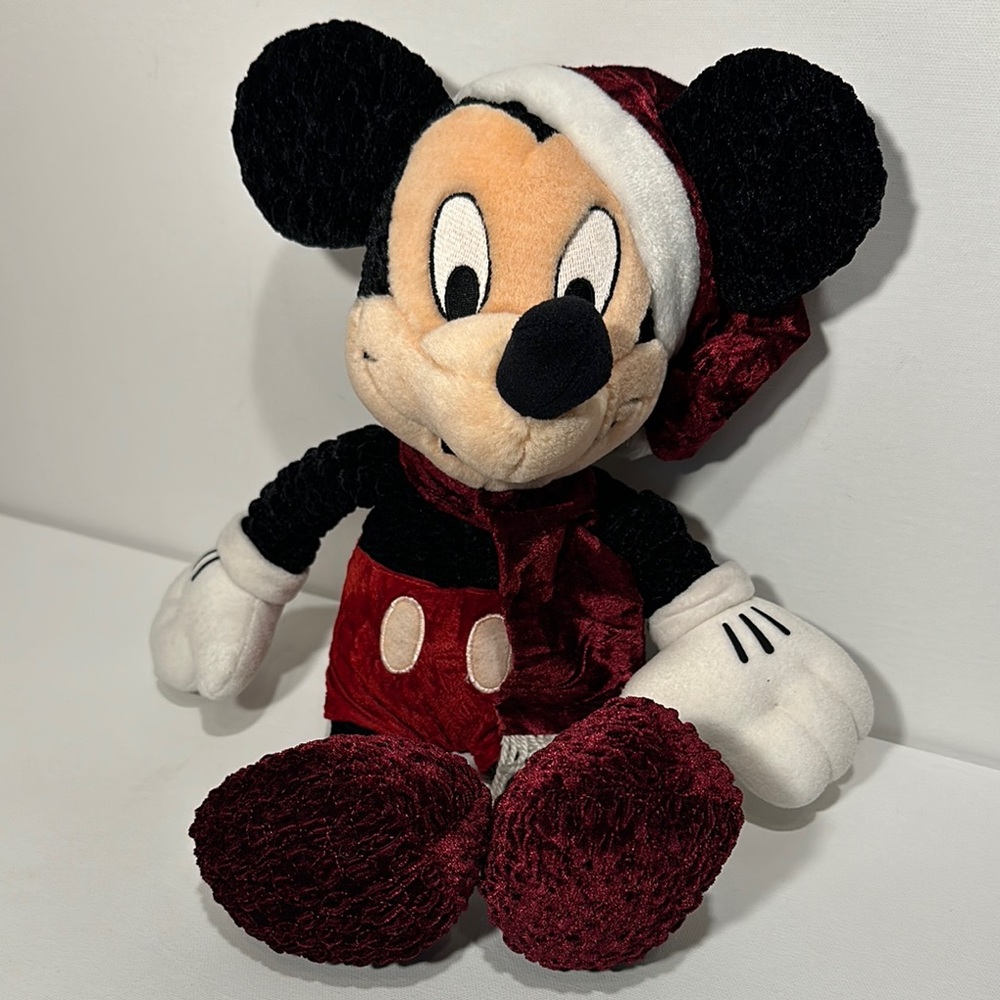 Y2K DISNEY WINTER MICKEY MOUSE PLUSH